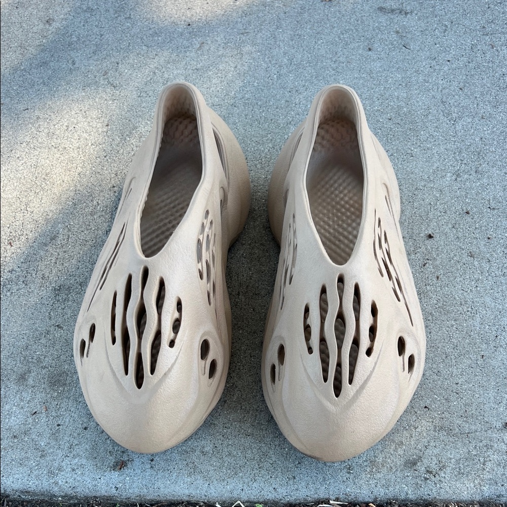 Yeezy Foam Runners. Kids size 6Y.